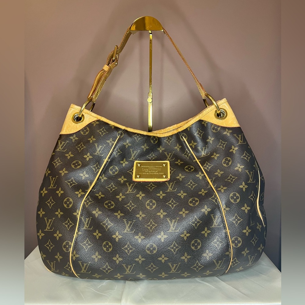 Louis Vuitton Galliera GM in Monogram Shoulder Bag